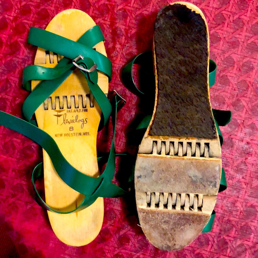 Almost NEW Vintage Flexiclogs Size 8.